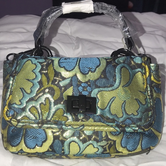 STEVE MADDEN small super stylish flower fabric bag. - Picture 2 of 9